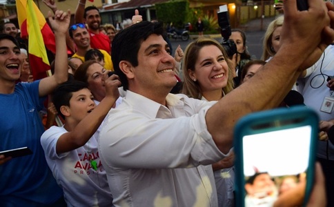 Carlos Alvarado, candidatul de centru-stânga, obţine o victorie în alegerile prezidenţiale din Costa Rica împotriva unui evanghelist