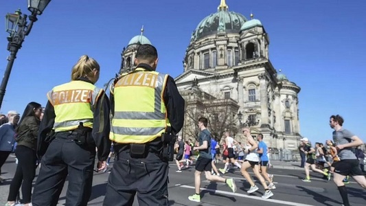 Poliţia din Berlin afirmă că nu există indicii noi care să susţină temerile cu privire la un atac cu cuţite la semimaraton