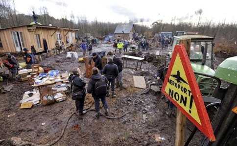 Ciocniri violente cu forţele de ordine la o operaţiune de evacuare a unei zone de apărare (ZAD) la Notre-Dame-des-Landes