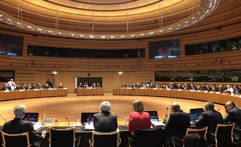 UE îşi discută la Luxemburg disensiunile faţă de ruşi