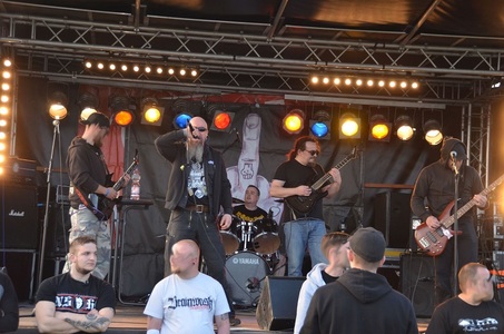 Neo-naziştii participă la un festival rock la graniţa cu Polonia pentru a marca ziua naşterii lui Adolf Hitler