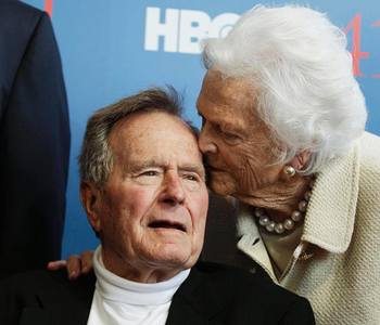 Fostul preşedinte american George H.W. Bush, în vârstă de 93 de ani, internat în spital 