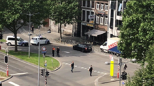 Atacatorul de la Liege a dezarmat doi poliţişti pe care i-a înjunghiat şi împuşcat şi a comis atacul cu armele lor