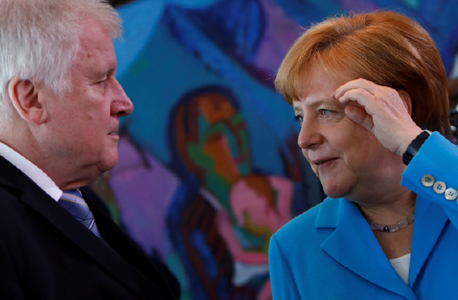 Acordul lui Merkel cu CSU privind migraţia, deja criticat; criza guvernamentală continuă, reuniune CDU-CSU-SPD