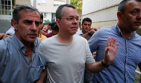 Pastorul american Andrew Brunson, plasat în arest la domiciliu de un tribunal din Izmir