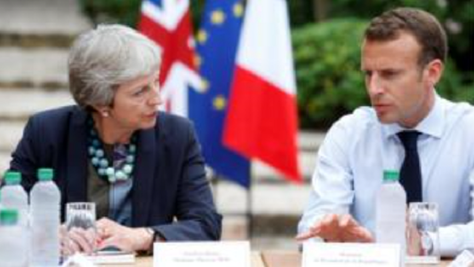 Macron o primeşte pe May să vorbească despre Brexit în prima sa zi de concediu la Fortul Brégançon, pe Coasta de Azur