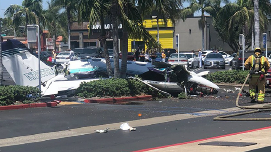 Cinci morţi în California, în urma prăbuşirii unui avion de mici dimensiuni într-o parcare