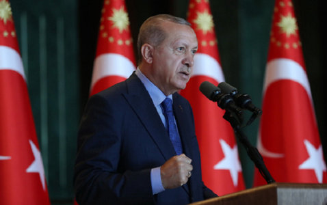 Erdogan acuză SUA că vor să lovească Turcia ”în spate”