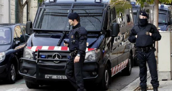 Bărbat înarmat cu un cuţit, ucis într-un atac într-un comisariat din Catalonia după ce strigă ”Allah Akbar”