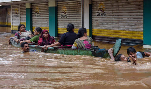 Peste un milion de oameni în centre pentru sinistraţi în statul Kerala, în urma inundaţiilor din sudul Indiei