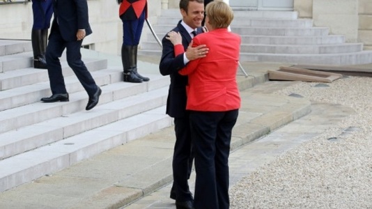Macron o primeşte la Paris pe Merkel la începutul lui septembrie 