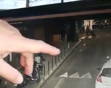 Anchete în Franţa în urma difuzării pe reţele de socializare a unor înregistrări video, devenite virale, în care un bărbat se înfinge într-un stâlp pe un trotuar la Paris