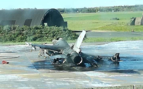 Un F-16 distrus accidental la sol într-o bază aeriană belgiană de către un armurier în timpul unor lucrări de mentenanţă