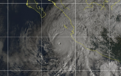 Uraganul Willa, care se îndreaptă către Mexic, se intensifică şi devine furtună de categoria a 5-a 