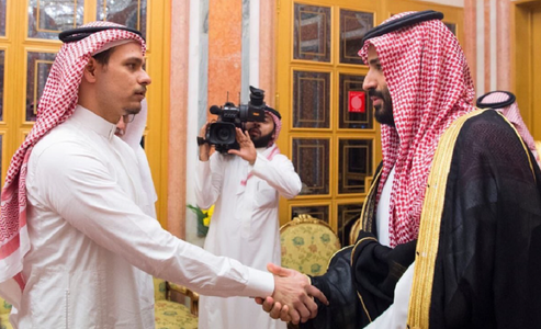 Regele saudit Salman şi prinţul moştenitor Mohammed bin Salman îi primesc pe fiul şi fratele lui Khashoggi