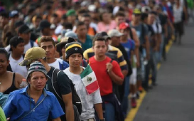 Trump cere militarilor să asigure securitatea frontierei SUA către care se îndreaptă caravana migranţilor