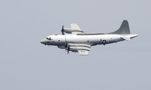 Avion american, interceptat deasupra Mării Negre de un avion rusesc - VIDEO