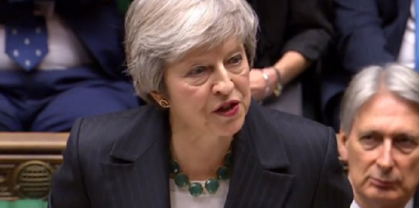 Theresa May, zguduită de un val de demisii, agită în Parlament riscul ca Brexitul să nu aibă loc