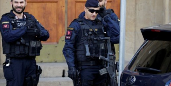 Un tânăr ”lup solitar” egiptean pregătit să acţioneze în numele Statului Islamic, arestat în Italia