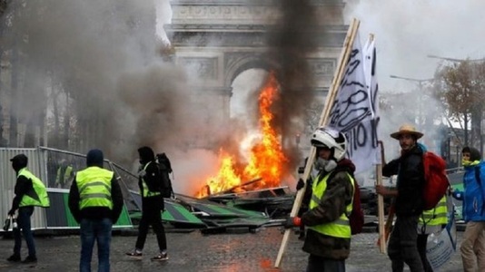 Preşedintele francez Emmanuel Macron, indignat de incidentele de pe Champs-Elysées: Nu e loc pentru violenţă în Franţa