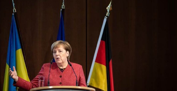 Merkel respinge cererea lui Poroşenko de nave NATO în criza la Marea Azov, îndeamnă Kievul la reţinere şi-l critică pe Putin
