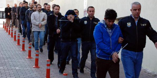 Parchetul Istanbulului dispune arestarea a 219 militari în serviciu activ, inclusiv a patru colonei, suspectaţi de legături cu Fethullah Gülen