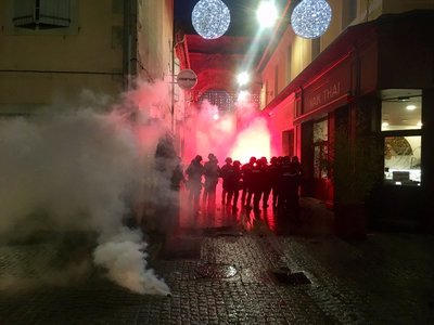 Două jurnaliste de la France 2 au fost agresate de manifestanţi la Boulou, aproape de frontiera cu Spania