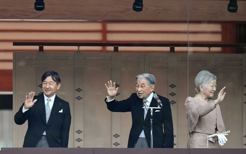 Împăratul Akihito, care va abdica anul viitor, a împlinit 85 de ani. La palatul imperial au venit peste 75.000 de oameni pentru a-i aduce un omagiu