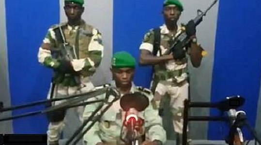 Ofiţeri pucişti preiau controlul asupra postului naţional de radio şi îl denunţă pe preşedintele Ali Bongo într-o lovitură de stat în Gabon