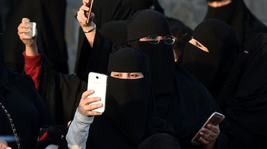 Sauditele, notificate prin SMS în caz de divorţ