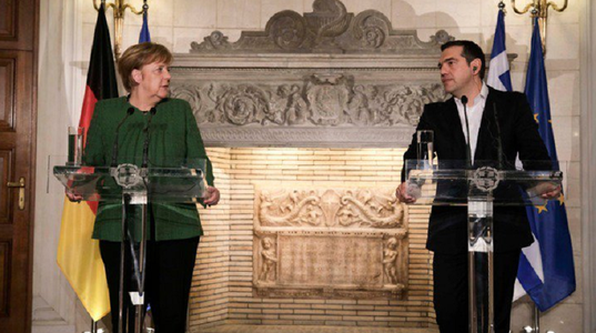 Merkel, ”recunoascătoare” lui Tsipras pentru soluţionarea problemei numelui Macedoniei