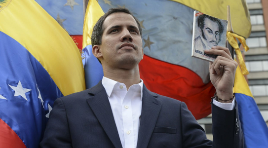 Franţa şi Spania, pregătite să-l recunoască pe Guaido ”preşedinte la conducerea” Venezuelei, anunţă Macron şi Sanchez