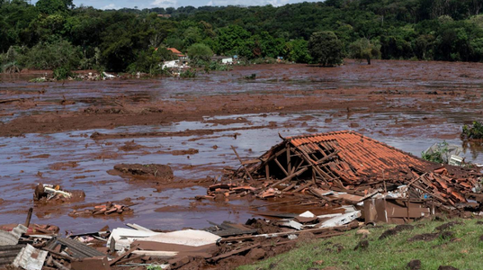 Aproximativ 24.000 de persoane evacuate în Brazilia, din cauza riscului ruperii celui de-al doilea dig, situat la 50 de metri de cel care a cedat vineri 