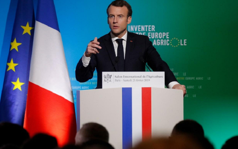 Macron face cea mai îndelungată baie de mulţime, de 14 ore, la Salonul Agriculturii, de la izbucnirea crizei ”vestelor galbene”