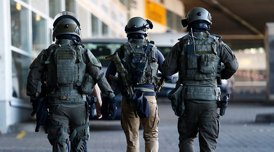Poliţia din Germania a arestat 10 persoane suspectate că plănuiau un atentat terorist

