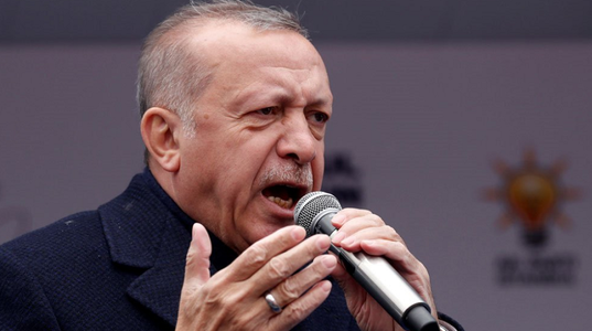 Înfrânt la Ankara, partidul lui Erdogan se agaţă de Istanbul