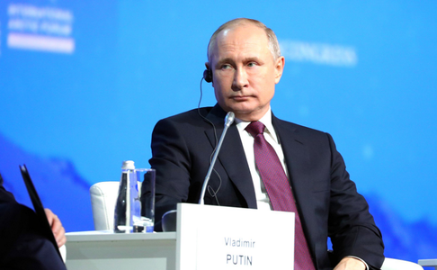 Putin spune, la Forumul Arcticii de la Sankt Petersburg, că ştia ”de la început” că Mueller nu avea să găsească vreo complicitate cu Trump; Rusia nu ameninţă pe nimeni la Arctica, dă asigurări Lavrov 