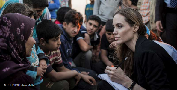 Angelina Jolie, îngrijorată de situaţia femeilor din Afganistan: Avem nevoie de o pace construită pe drepturile omului