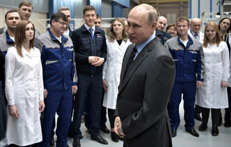 Putin promite, de Ziua Cosmonauţilor, într-o vizită la producătorul de rachete Energomaş, să pompeze bani în industria spaţială rusă