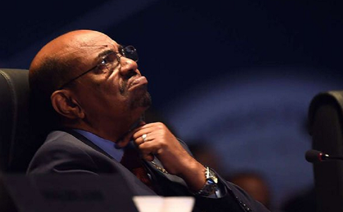 Preşedintele destituit sudanez Omar al-Bashir, transferat în Închisoarea Kober la Khartoum