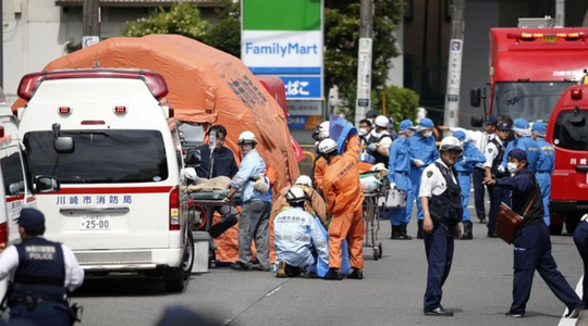 UPDATE - Doi morţi şi 16 răniţi în apropiere de Tokyo, într-un atac cu cuţitul; atacatorul mort din cauza rănilor pe care şi le-a provocat