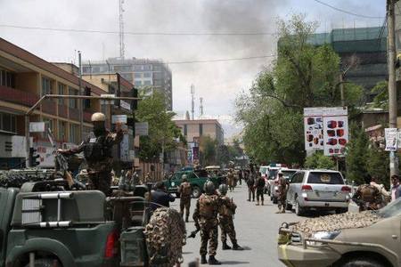 Triplă explozie la Kabul: Un mort şi 17 răniţi, între care un jurnalist