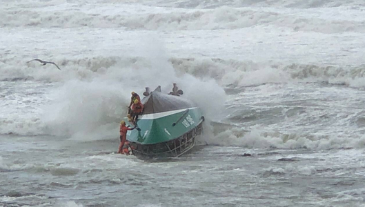 Trei salvatori morţi în Franţa, în urma răsturnării pe mare a unei vedete SNSM, în largul Sables-d'Olonnes, în timpul furtunii Miguel