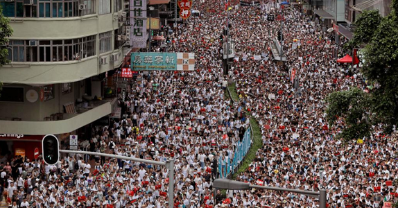 Hong Kongul scrie istorie printr-o maree albă care iese în stradă să spună ”nu” Beijingului, Consiliul Legislativ îşi menţine proiectul de lege a extrădrării contestat