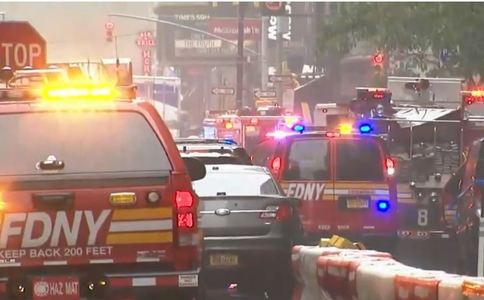UPDATE - SUA: Un elicopter s-a prăbuşit pe o clădire din New York; Pilotul elicopterului a decedat / Nu există alte persoane rănite - VIDEO

