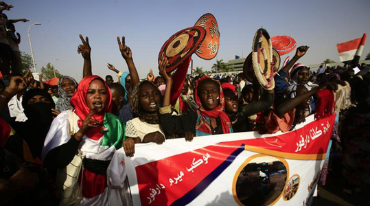 Medicii din Sudan susţin că peste 70 de persoane au fost violate în atacul forţelor guvernului militar asupra protestatarilor

