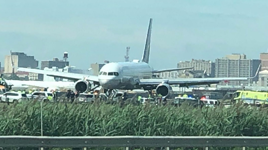 Aeroportul Newark, închis aproape două ore, în urma ieşirii de pe pistă a unui avion aparţinând United Airlines