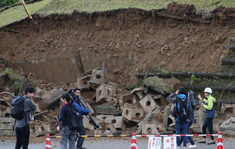 Douăzeci şi şase de răniţi şi peste 40 de case avariate în urma cutremurului violent din Japonia