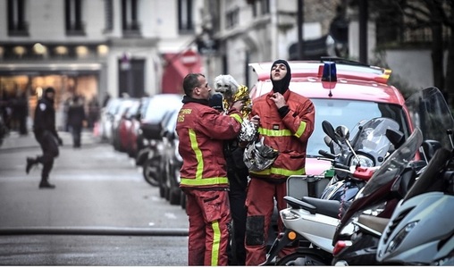 Trei persoane au murit într-un incendiu la Paris
