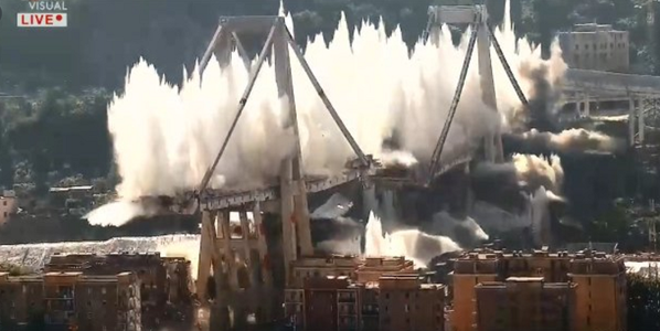 Ultimele două porţiuni ale Podului Morandi de la Genova, distruse cu explozivi - VIDEO